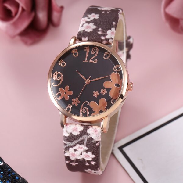

Floral Dial Round Pointer Quartz Watch