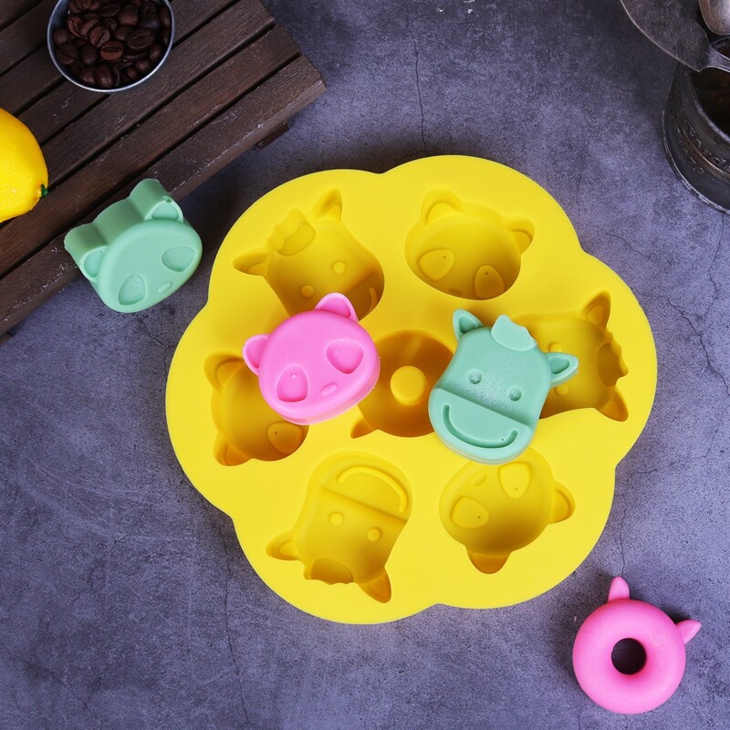 

1pc Cartoon Design Baking Mold, Yellow