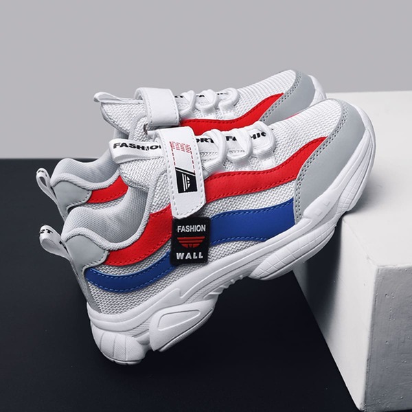 

Boys Colorblock Letter Graphic Sneakers, White