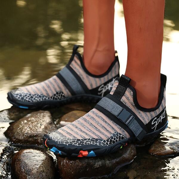 

Men Striped Pattern Letter Graphic Water Shoes, Grey