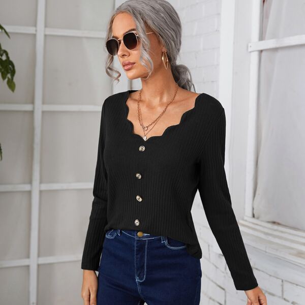 

Single Breasted Scallop Trim Tee, Black