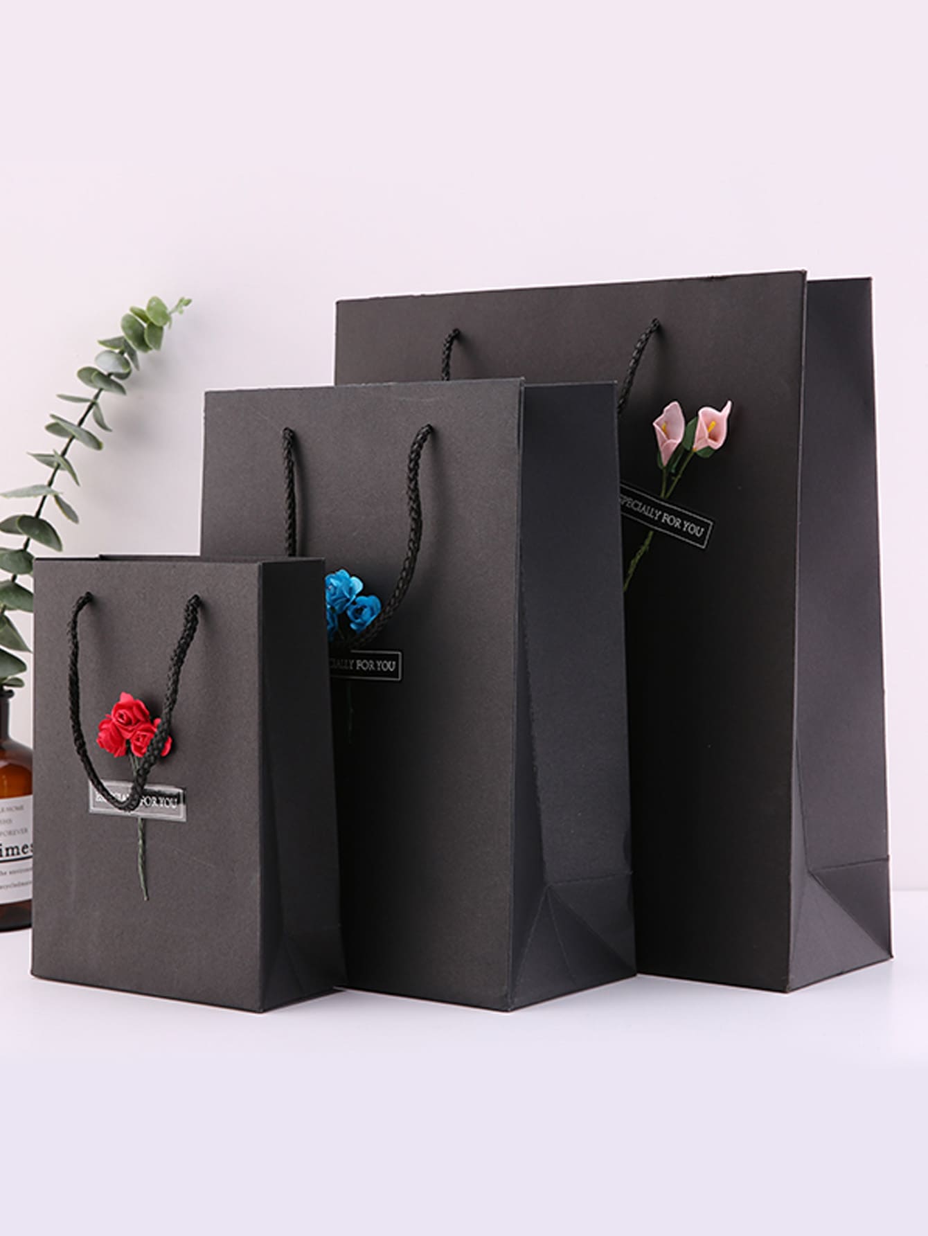 3入組禮品袋和10入組擬真花和10入組貼紙 - 黑色 - 查看 1