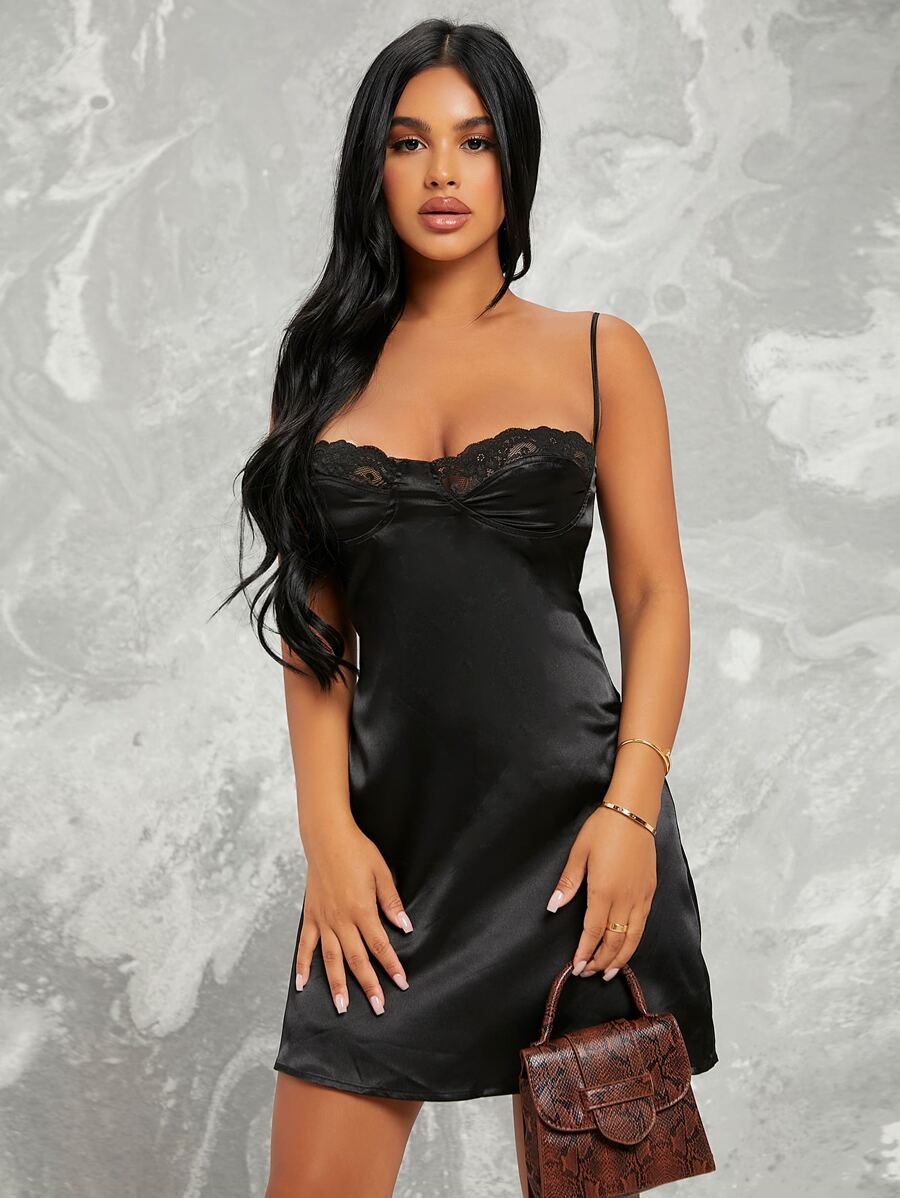 SHEIN Vestido de tirantes de satén con abertura ribete con encaje - Negro - Ver 1