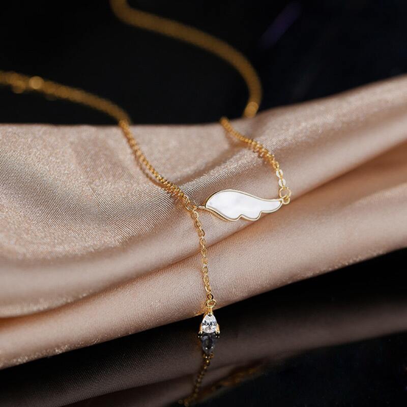

Wing Decor Chain Necklace, Gold
