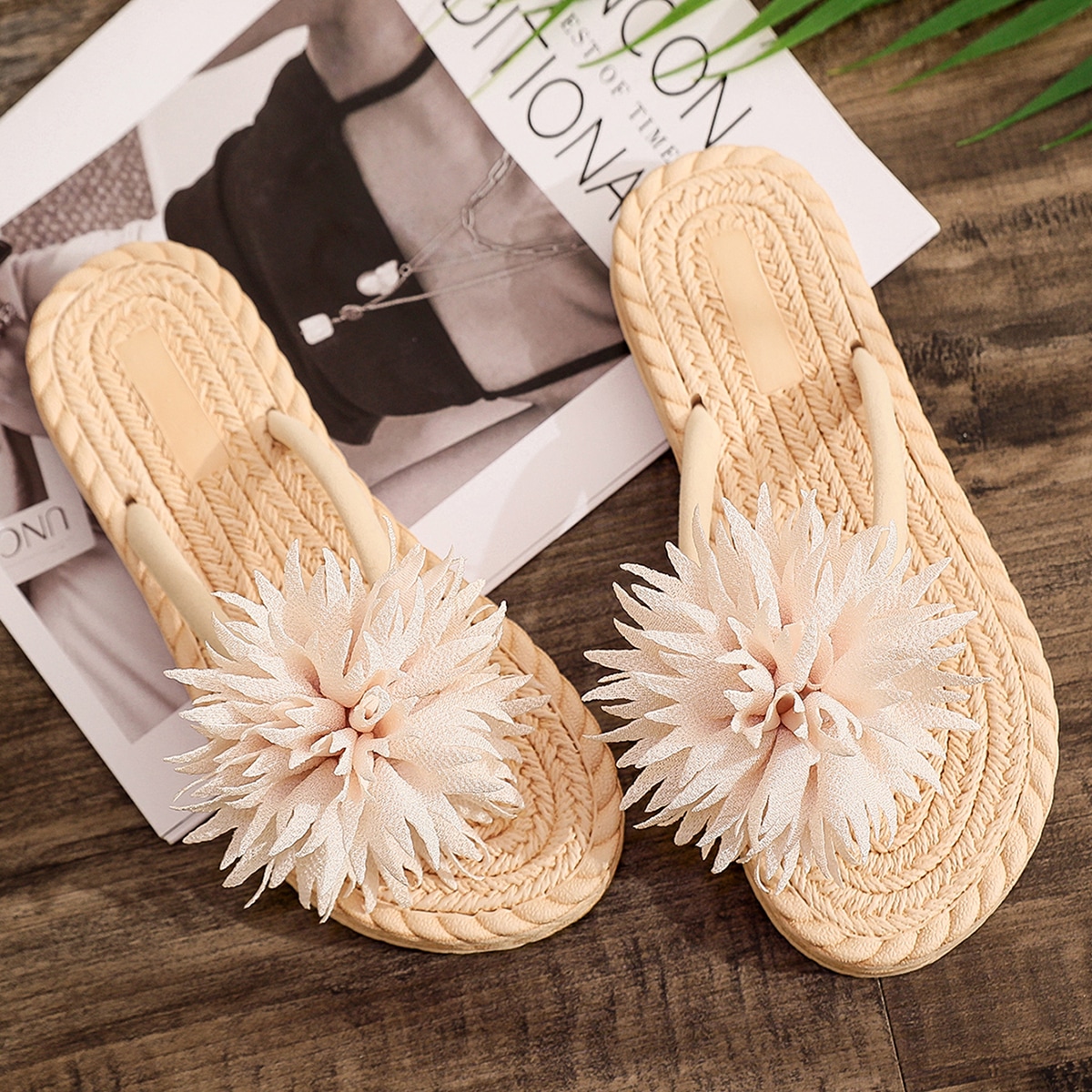 Вьетнамки с цветком