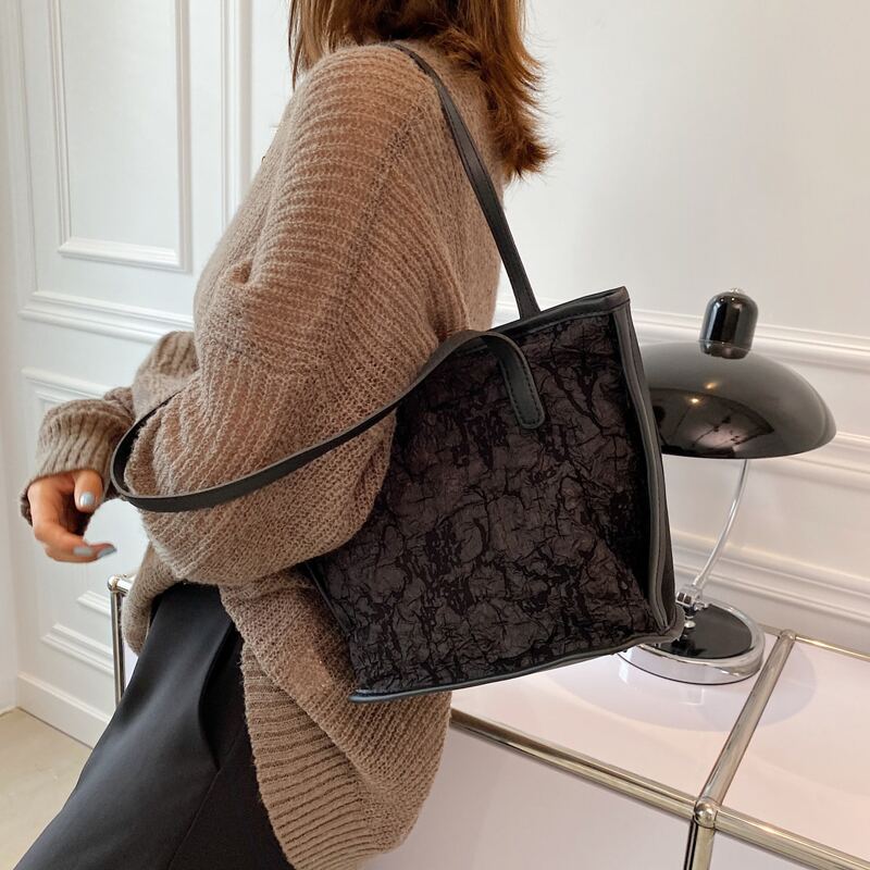 

Minimalist Tote Bag, Black