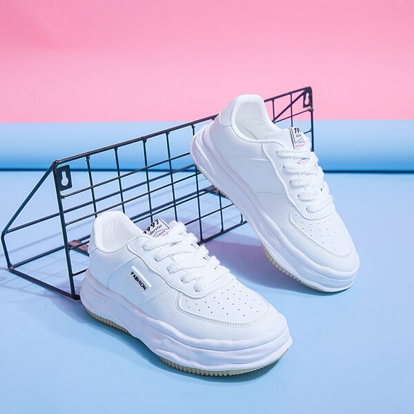 

Minimalist Letter Graphic Casual Shoes, White