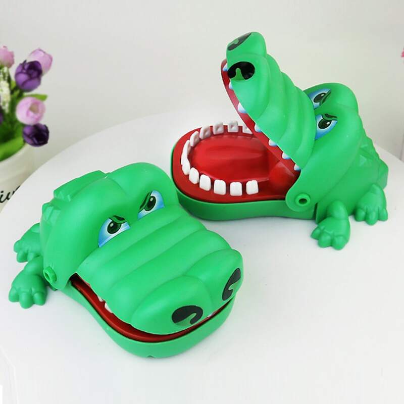 

1pc Crocodile Biting Prank Toy, Green