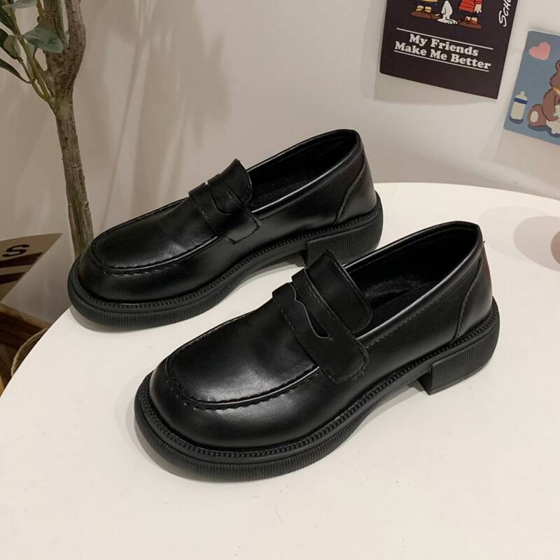 

Minimalist Mary Jane Pumps, Black