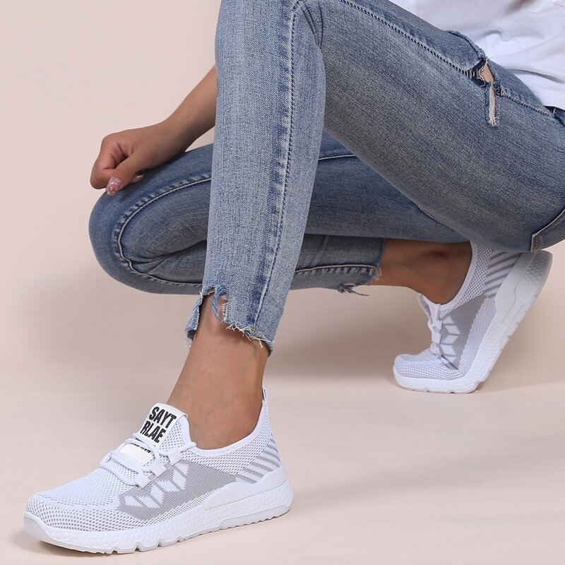 

Letter Graphic Lace Up Decor Running Shoes, White
