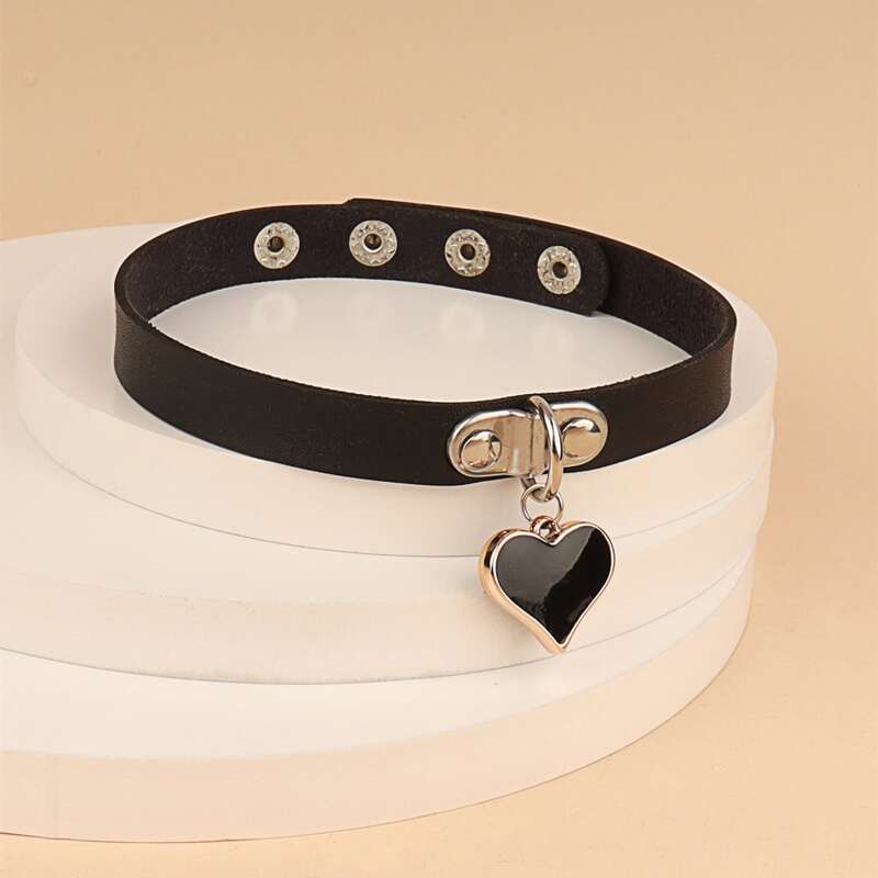 

Heart Decor Choker, Black