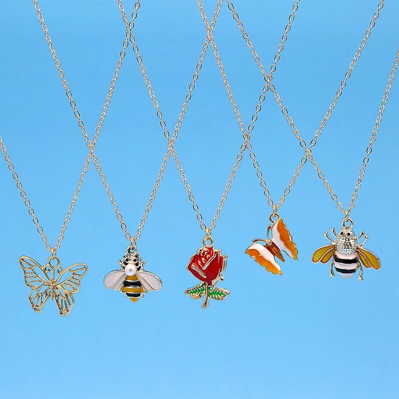 

5pcs Floral Pendant Necklace, Gold