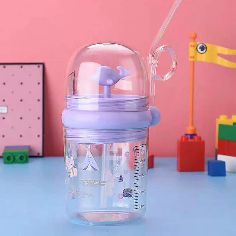 

1pc Cartoon Graphic Random Water Bottle, Multicolor