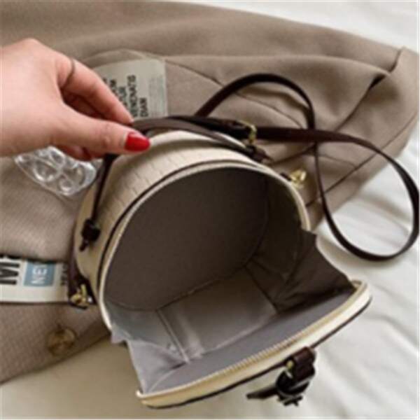 

Croc Embossed Buckle Decor Circle Bag, Beige