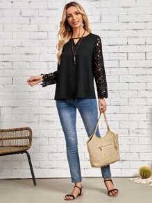 SHEIN LUNE Blusa con encaje de cuello con abertura de ojo - Negro - Ver 3
