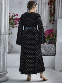 Modelyn 大碼菱形印花開叉袖絲絨附腰帶洋裝 - 黑色 - 查看 2