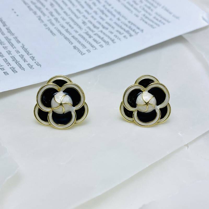 

Flower Stud Earrings, White
