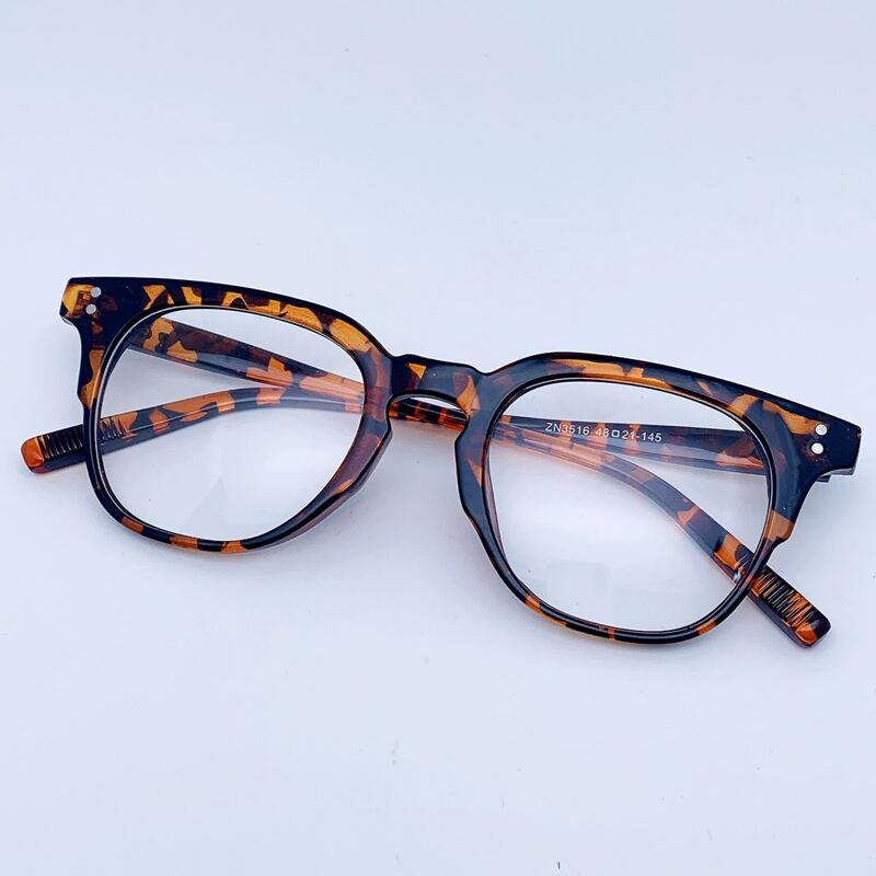 

Studded Decor Frame Eyeglasses