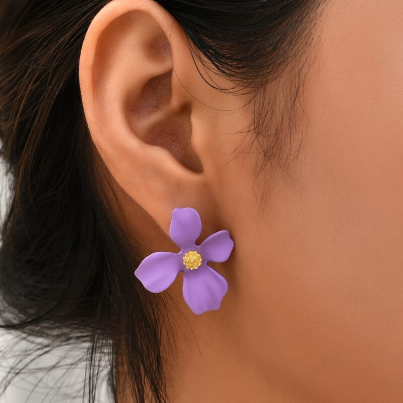 

Flower Design Stud Earrings, Purple