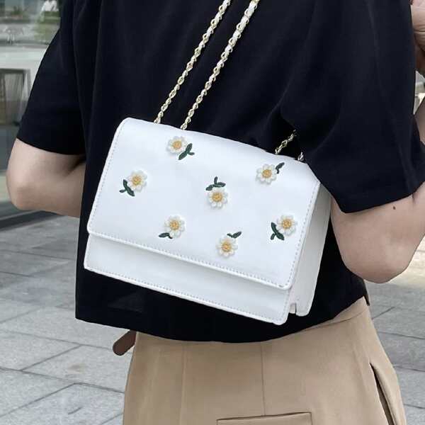 

Floral Applique Decor Shoulder Bag, White