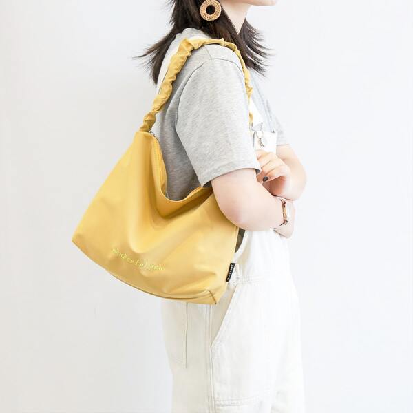 

Letter Graphic Large Capacity Square Bag, Yellow