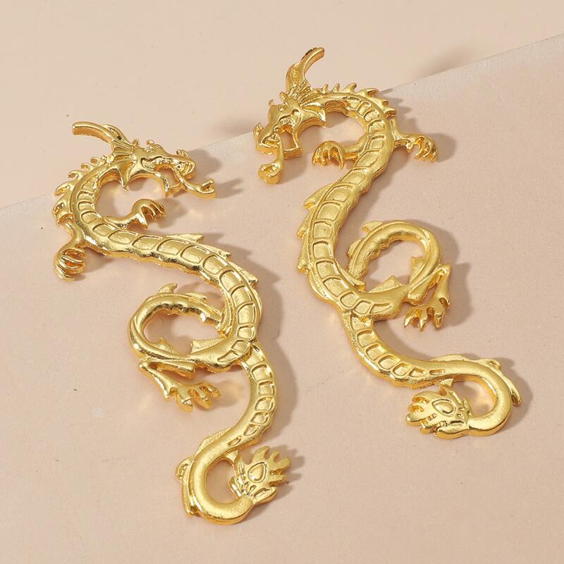

Dragon Design Stud Earrings, Gold