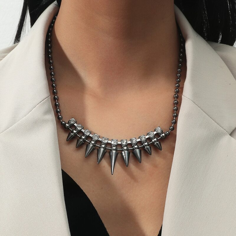 

Rhinestone Decor Chain Necklace, Gun black