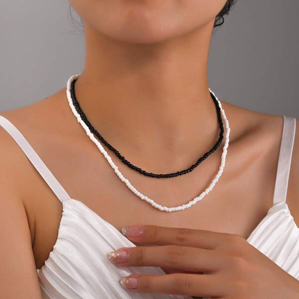 

2pcs Beaded Necklace, Black and white