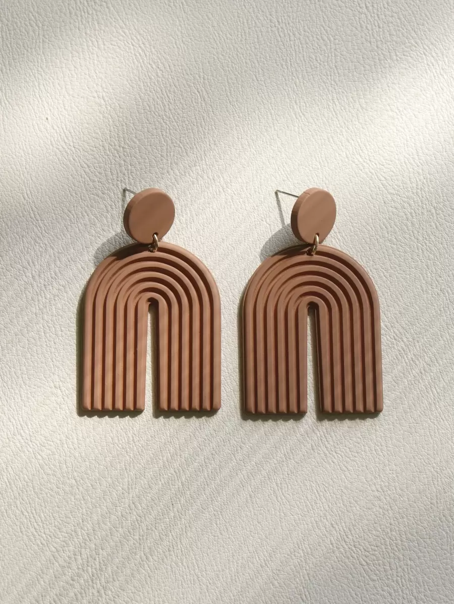 Hoa tai chữ U - màu nâu - Xem 1