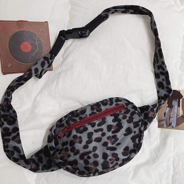 

Leopard Graphic Fanny Pack, Multicolor