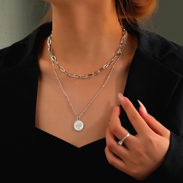 

Round Pendant Necklace, Silver