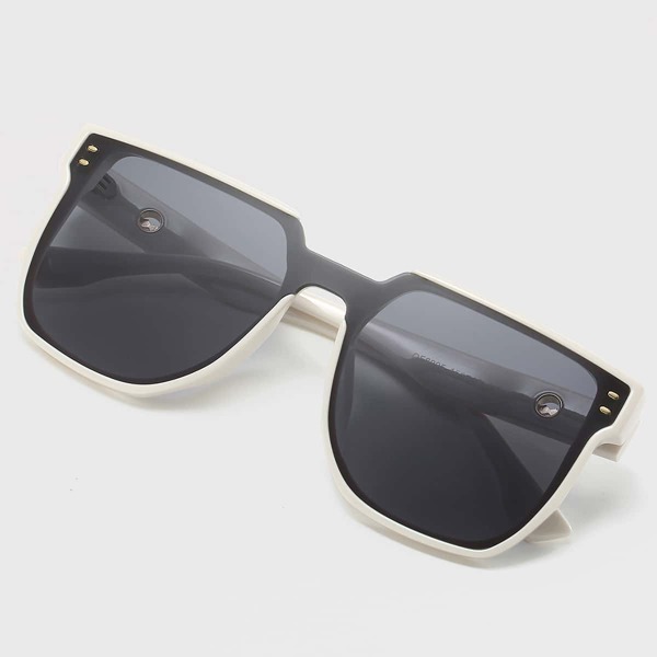 

Simple Tinted Lens Sunglasses