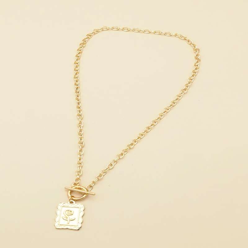 

Flower Pendant Necklace, Gold