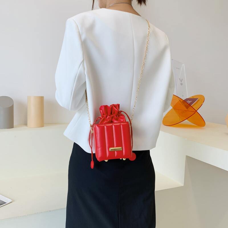 

Quilted Drawstring Design Chain Crossbody Bag, Red