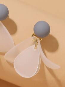 花瓣裝飾耳環 - 淺灰色 - 查看 5