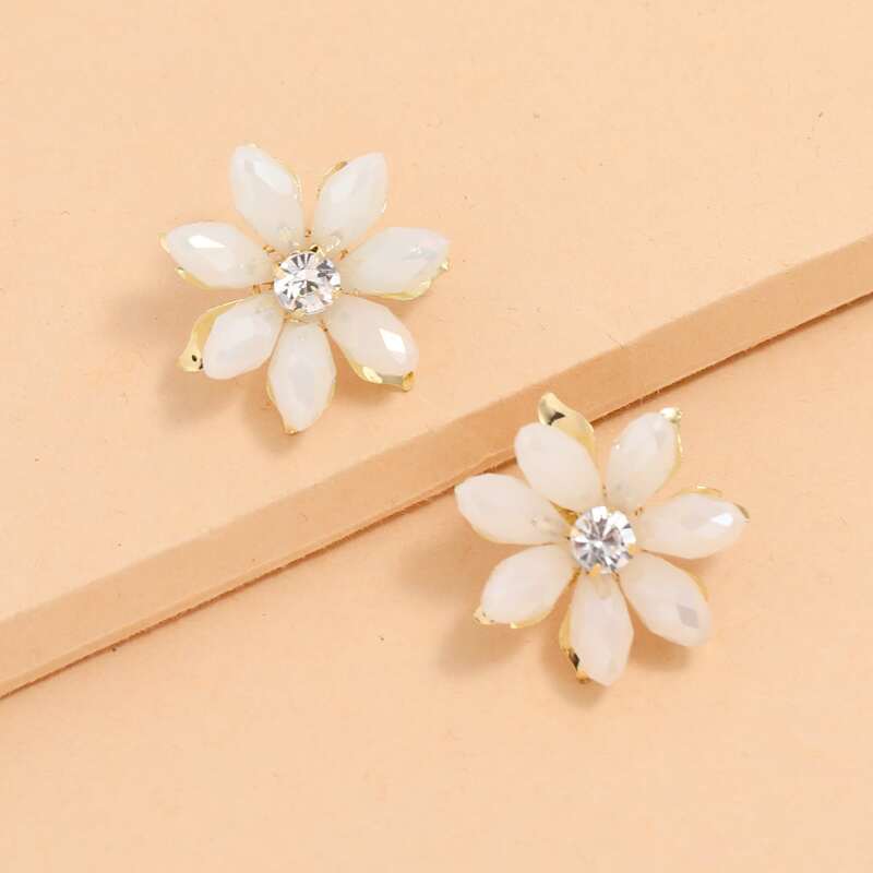 

Flower Stud Earrings, White