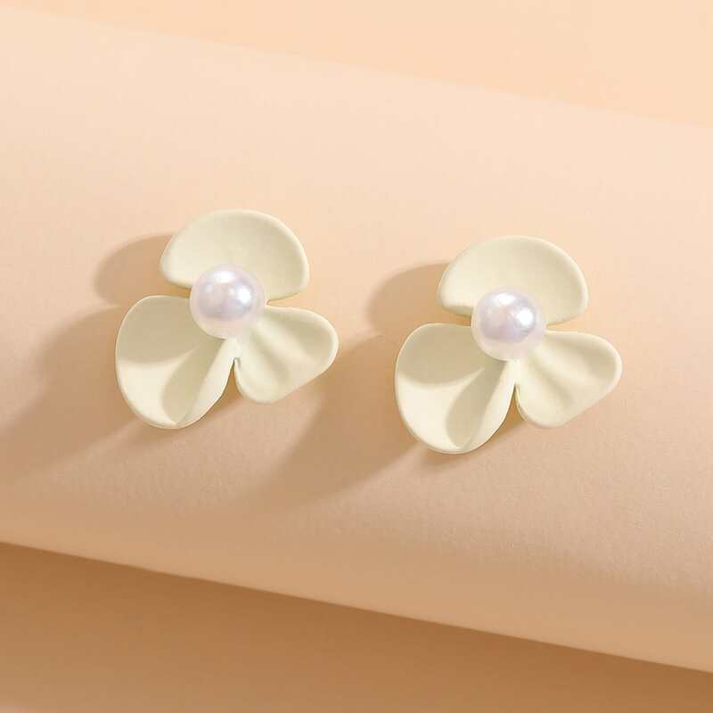 

Flower Stud Earrings, White