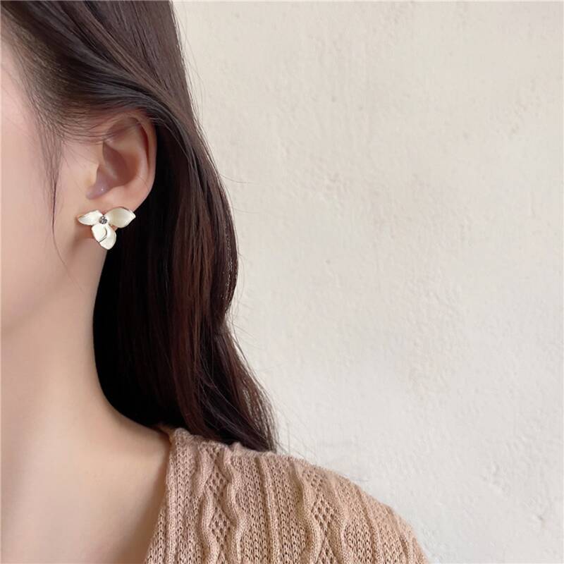 

Floral Stud Earrings, White