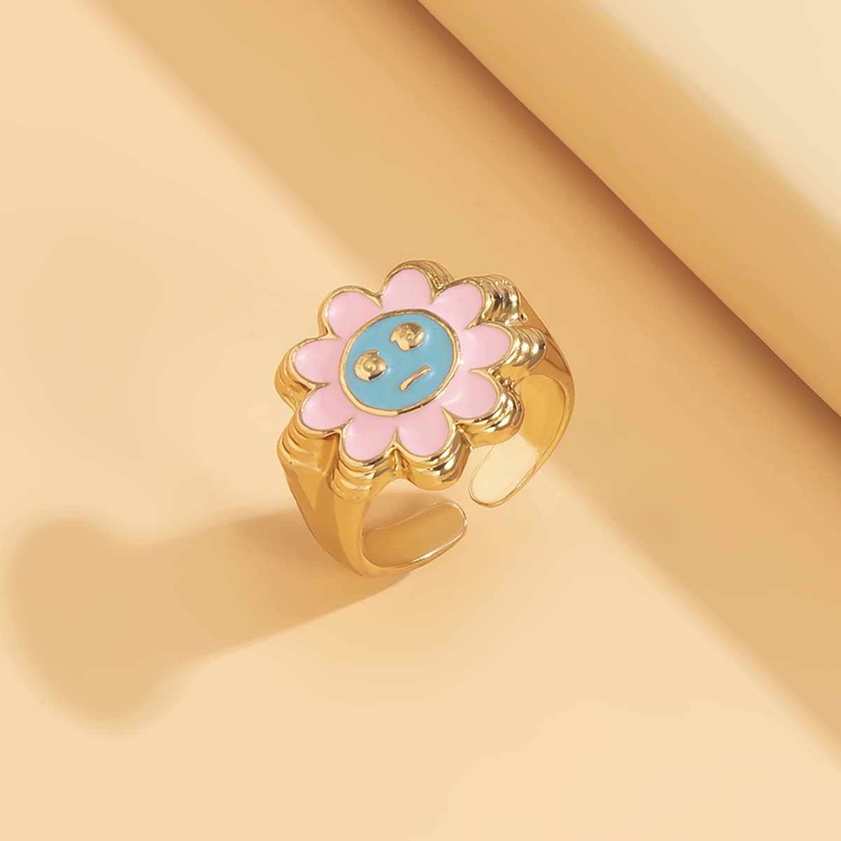 

Flower Decor Ring, Gold