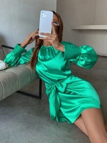 後鎖孔圍裹前打結緞面洋裝 - 綠色 - 查看 1