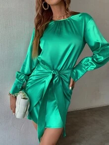 後鎖孔圍裹前打結緞面洋裝 - 綠色 - 查看 5