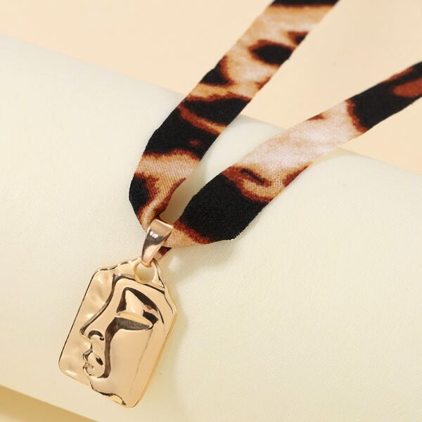 

Figure Decor Charm Necklace, Gold