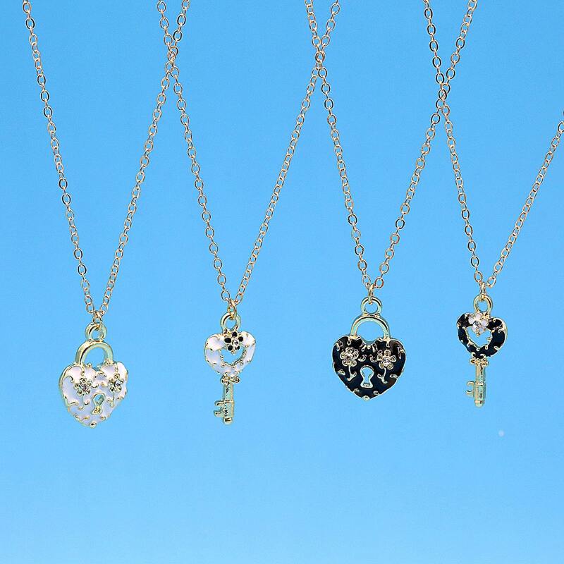

4pcs Heart Design Chain Necklace, Black and white