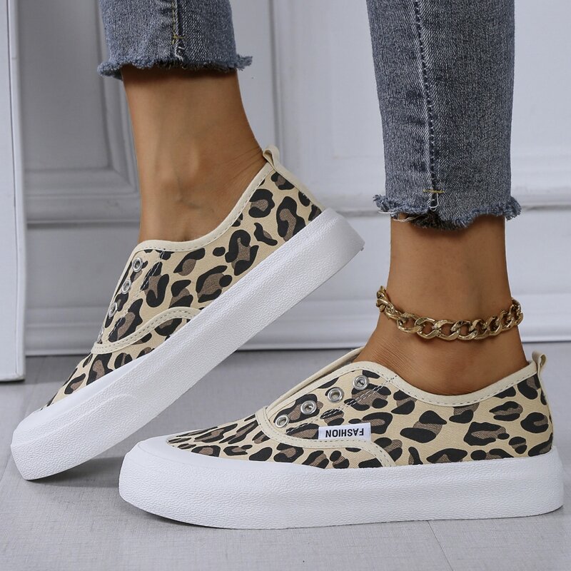 

Leopard Graphic Slip-On Canvas Shoes, Multicolor