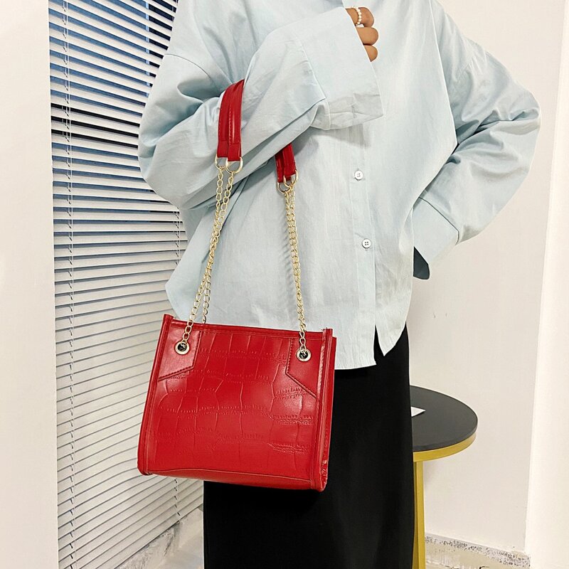 

Solid Stone Grain Chain Shoulder Bag, Red