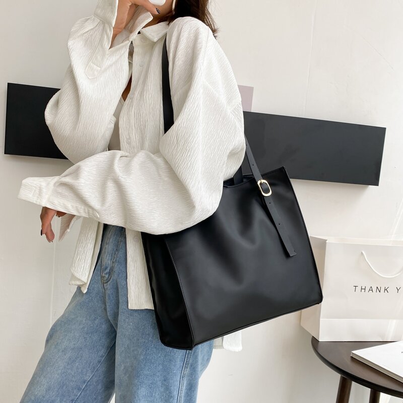 

Minimalist Buckle Decor Shoulder Tote Bag, Black