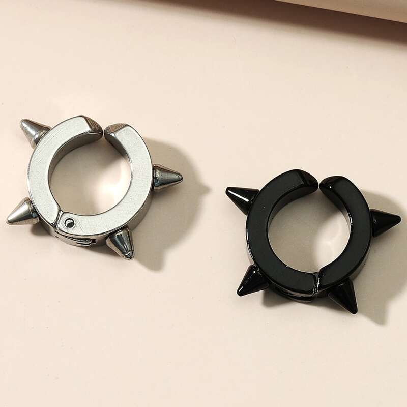 

Guys 2pcs Spiked Decor Earrings, Multicolor