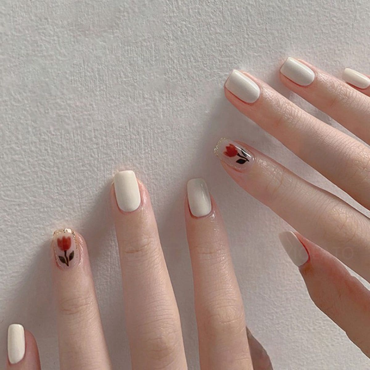

24pcs Flower Pattern Fake Nail & 1sheet Tape, White