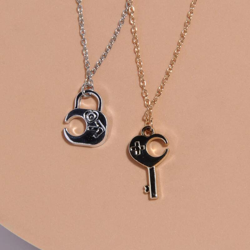 

2pcs Lock & Key Decor Chain Necklace, Multicolor