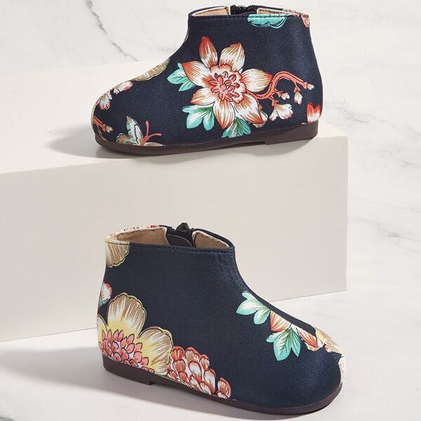 

Toddler Girls Floral Slip On Boots, Black